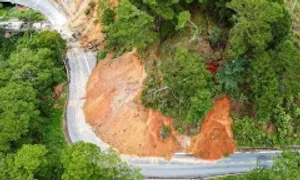 Quả đồi nứt toác trên đường cửa ngõ Đà Lạt đi Phan Rang